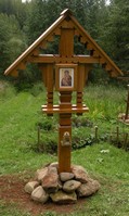 Поклонный крест на источнике в Кировской области